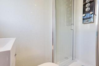 Three-Bedroom House with Two Bathrooms near Tilbury Port - 5