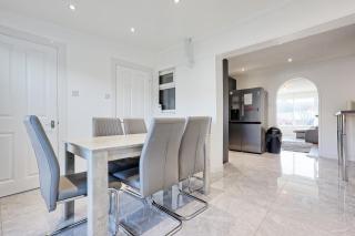 Three-Bedroom House with Two Bathrooms near Tilbury Port - 4