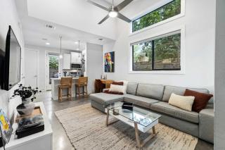 East Side Haven - Blocks from Local Food Legends - 9