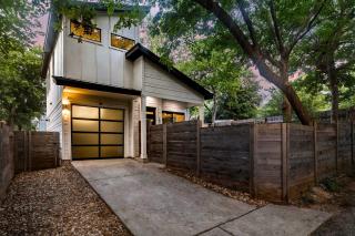 East Side Haven - Blocks from Local Food Legends - 7