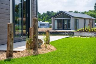 Modernes Chalet mitten im Grünen mit eigener Terrasse am Wasser Nr 67 - Brüggen - 3