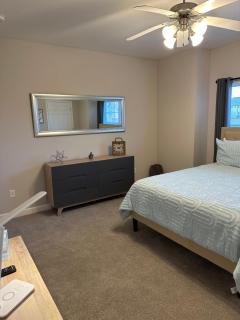 Lakeview 2 bed 2 bath condo - 8