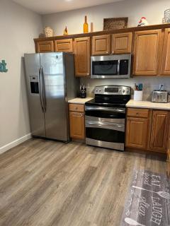 Lakeview 2 bed 2 bath condo - 5