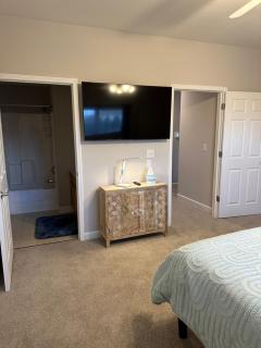 Lakeview 2 bed 2 bath condo - 3