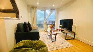City Luxury Penthouse with Living Area & Rooftop Terrace - 9