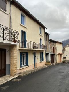 Spacious Village House in Ginoles with Garden - 9