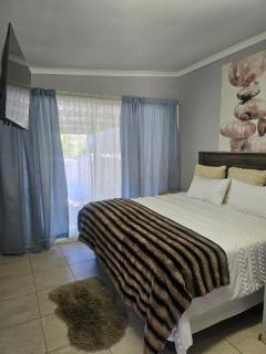 Glow Levels Guest House - 4