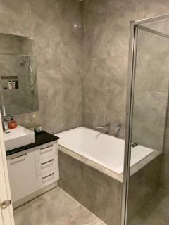 Greenpoint Luxury Residence - 9