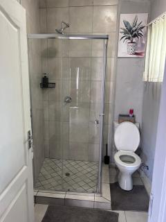 Cozy pool side cottage - 8