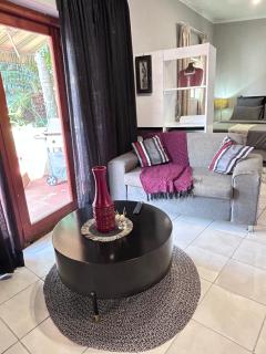 Cozy pool side cottage - 7