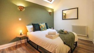 2,120SqFT 3 Bedroom 3 Bathroom Sleeps 8 Perfect for Contractors, Visitors and Families - 6