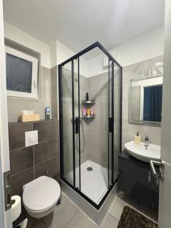 Danube 3 Beds with Big Balcony parking 10euro a day - 9