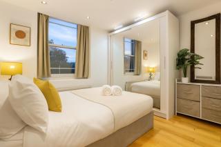 Luxury 3BR Skyline Views Sleeps 7 Fast Wifi - 7