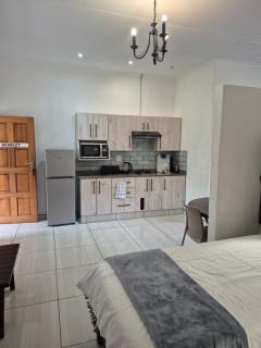 Sunbird Self-Catering Unit 4 - 5