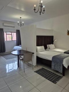 Sunbird Self-Catering Unit 4 - 6
