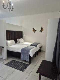 Sunbird Self-Catering Unit 4 - 7