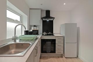 Chesterfield 2 Bed Apt - Sleeps 5 - Ideal for Workers - Hosted by StayHostSave - 5