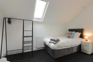 Chesterfield 2 Bed Apt - Sleeps 5 - Ideal for Workers - Hosted by StayHostSave - 6