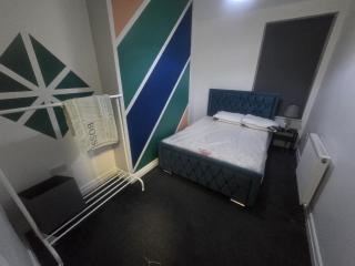 Coming Soon Family-Friendly 6BR Home Sleeps 13 - 4