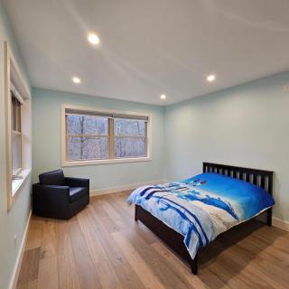 Powder Run - Modern 3BR Basecamp with Hot Tub, AC, EV Charger & Flat Parking - 4