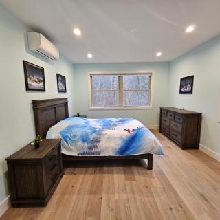 Powder Run - Modern 3BR Basecamp with Hot Tub, AC, EV Charger & Flat Parking - 3