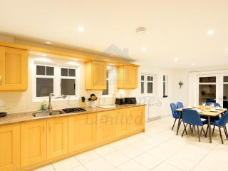 Detached Chester 5BR Contractor Stay Sleeps 9 - 1