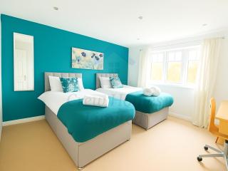 Detached Chester 5BR Contractor Stay Sleeps 9 - 2