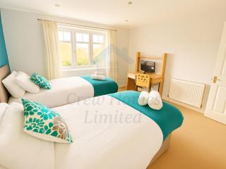 Detached Chester 5BR Contractor Stay Sleeps 9 - 1