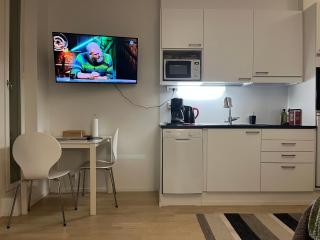 Peaceful stay near city & nature, Wifi, balcony - 8