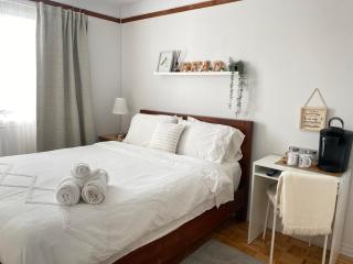 Cozy bedroom in family house 2 - 0