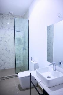 Azusa Hotel and Apartments - 9