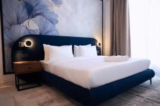 Azusa Hotel and Apartments - 1