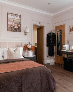 Luxury Suite with Jacuzzi Bath for Two - 4