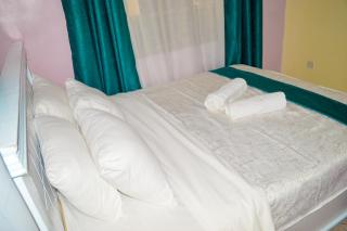 Angie's staycation 3 br apartment free wifi, netflix, parking - 3