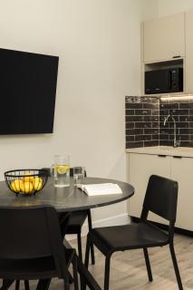 Central flat opposite from 24 hour parking - 3