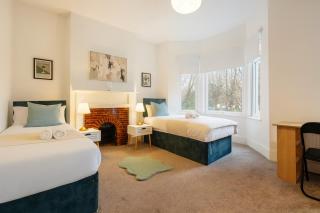 Spacious Retreat 5 Beds Sleeps 8 Free Parking - 7