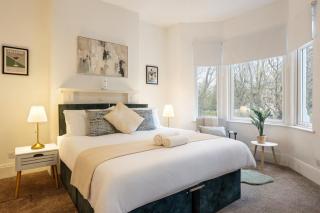Spacious Retreat 5 Beds Sleeps 8 Free Parking - London - 0