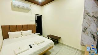 Hotel Shivay Plalace - 8