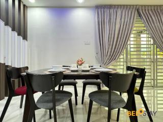 Taiping City Centre Landed Corner Lot for 12 Pax - 2