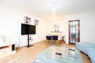 BS16 3-Bed House - King Bed - Big Driveway Parking - 9