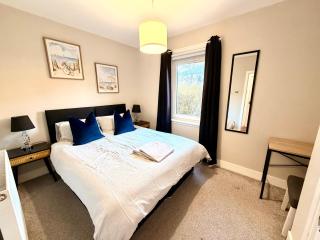 South Gyle House - SuperFast WiFi and Free Parking - 7 minutes from Edinburgh Airport - 5