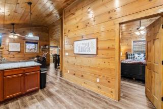 SPECIAL Hot Tub - Game Room - Pool - Resort - Pigeon Forge - 8