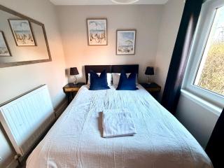 South Gyle House - SuperFast WiFi and Free Parking - 7 minutes from Edinburgh Airport - 3