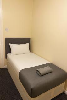 3-Bed Home, Free Parking, Smart TV,Family & Business Ready - 5