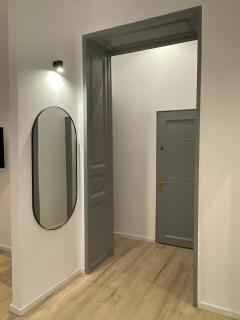 A Calea Victoriei Icon - 9