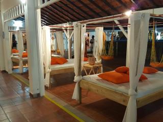 Studio, plage, bar-restaurant accès conditionné à la piscine, parking, location de voitures - 9