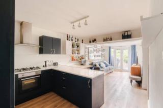 Modern Apartment Near Gloucester Road Nightlife Easy access to Centre - 4