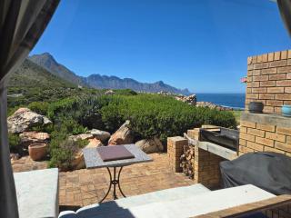 Rocky Bay Cottage next to Steenbras River and Ocean - 2