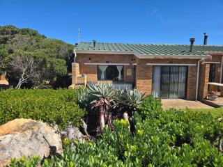Rocky Bay Cottage next to Steenbras River and Ocean - 4