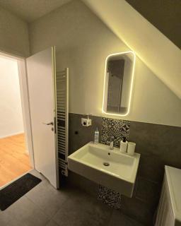 Modernes, neu eingerichtetes Apartment in Top Lage Nahe Autobahn, S Bahn und Stadtzentrum - 3